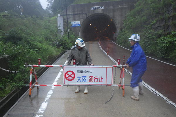 国道421号 大雨通行規制作業(発注者:○○)