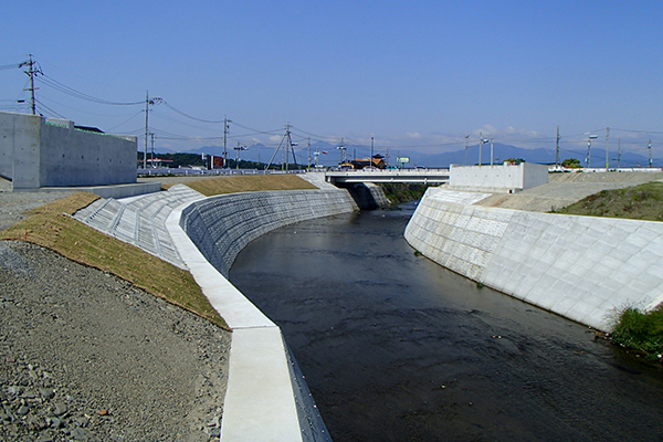 主要地方道桑名大安線 道路改良工事(養父川右岸護岸工)(発注者:三重県)